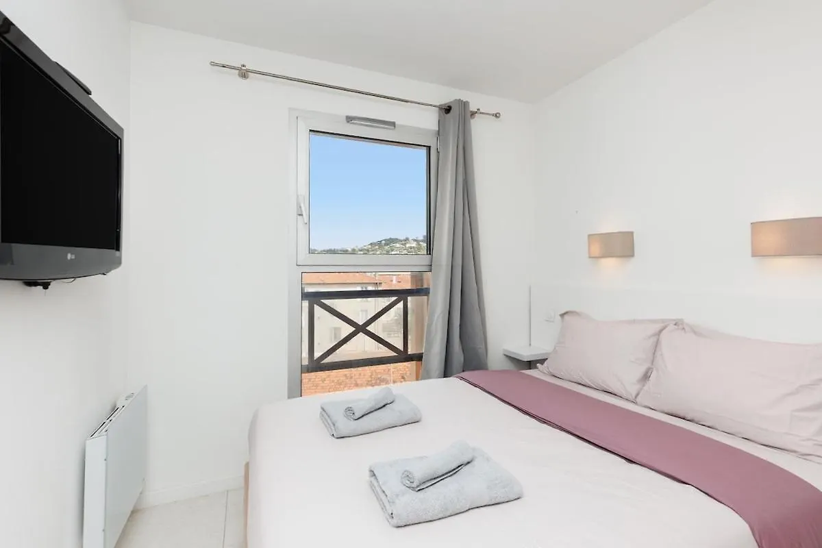 Cannes Beach - Vue Mer-Plage-Piscine-Clim-Wifi 0*,  France