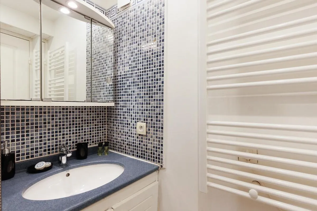 Cannes Beach - Vue Mer-Plage-Piscine-Clim-Wifi Apartment